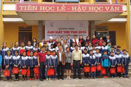 Chương trình "Ánh mắt trẻ thơ" khám, chăm sóc mắt miễn phí cho 700 học sinh tỉnh Phú Thọ