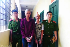 Lái xe taxi chống trả quyết liệt tên cướp lăm lăm dao nhọn