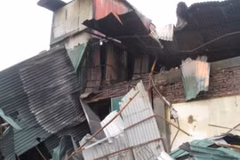 Lửa hoành hành 11 tiếng đồng hồ tại kho hàng gần KCN Vĩnh Tuy