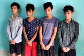 Rượu vào, tấn công cả Trưởng Công an xã bằng gạch đá