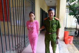 Nhiều người mắc mưu “nữ quái” bán hoa quả dạo