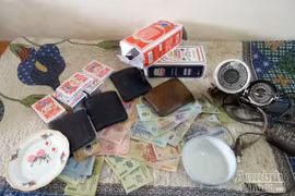 Hàng chục cảnh sát đột kích sới bạc bất khả xâm phạm