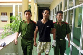 Bị "cắm sừng", ca sỹ phòng trà xử vợ bằng axit