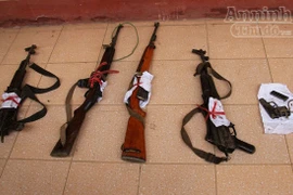 Vây bắt 25 đối tượng vận chuyển 108 bánh heroin: Đấu súng dưới làn pháo sáng