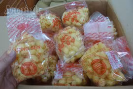 Đột kích “lò” sản xuất mứt giả