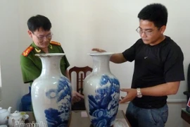 Cặp lục bình 300 tuổi đặt trên bàn thờ bỗng dưng biến mất