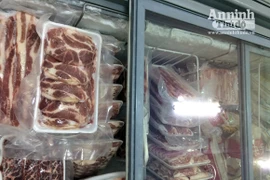 Thịt không tem nhãn, hạn sử dụng bày bán trong siêu thị Umart