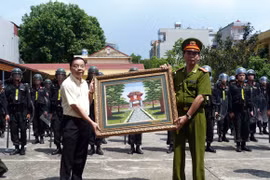 Lớp bồi dưỡng dự nguồn cán bộ cao cấp thăm Trung đoàn CSCĐ