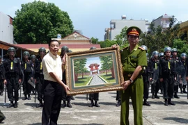 Lớp bồi dưỡng dự nguồn cán bộ cao cấp thăm Trung đoàn CSCĐ