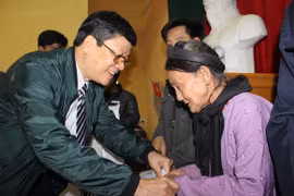 Lãnh đạo CATP chúc tết bà con giáo xứ Đồng Chiêm