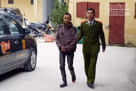 "Nẫng" trộm điện thoại khi chủ nhà hớ hênh