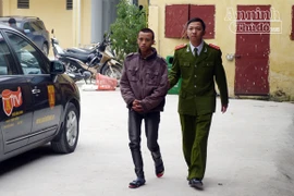 "Nẫng" trộm điện thoại khi chủ nhà hớ hênh