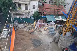 Hà Nội: Sập giàn giáo trên phố Giáp Nhị, 2 người chết, 4 người bị thương