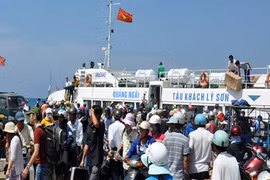 Biển động, dừng tuyến vận tải từ đảo Lý Sơn với đất liền