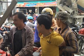 CSGT cùng người dân bắt gọn tên trộm xe máy