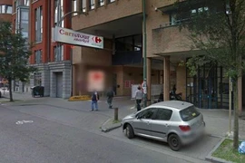 Khống chế kẻ cầm dao, bắt cóc 15 con tin tại thủ đô Bussel