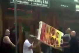 Hooligan New York hỗn chiến kinh hoàng trước trận derby