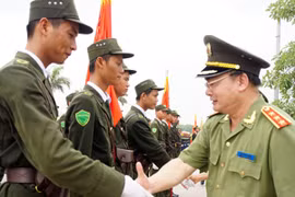 Lãnh đạo Bộ Công an thăm và động viên lực lượng luyện tập chuẩn bị buổi lễ mít tinh