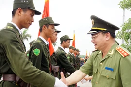 Lãnh đạo Bộ Công an thăm và động viên lực lượng luyện tập chuẩn bị buổi lễ mít tinh