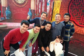 Dàn "Táo Quân" hùng hậu đổ bộ liveshow "Năm con Kê - Cười cho nó phê"