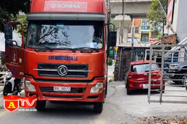 Phạt 17 triệu đồng lái xe tải lùi trên đường Vành đai 3