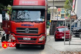 Phạt 17 triệu đồng lái xe tải lùi trên đường Vành đai 3