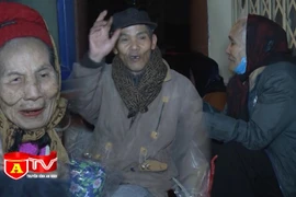 Mang hơi ấm đến người vô gia cư ở Hà Nội 