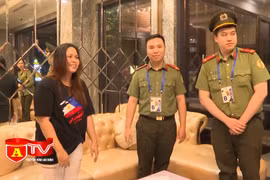 Trao trả tài sản cho nữ du khách Philippines bị mất khi tham dự khai mạc SEA Games 31