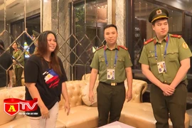 Trao trả tài sản cho nữ du khách Philippines bị mất khi tham dự khai mạc SEA Games 31