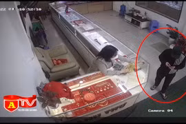 Cảnh giác với tội phạm manh động cướp hiệu vàng