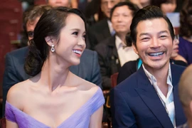 Top 5 HHVN Vũ Ngọc Anh vai trần quyến rũ giao lưu khán giả Thủ đô