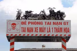 Tặng bằng khen cho người tạo ra biển cảnh báo TNGT “độc”, “lạ”