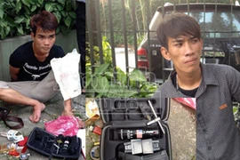 Mang súng điện, hai thanh niên bỏ chạy thục mạng khi gặp “141”