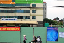 Quây kín rào, bến xe Lương Yên dừng hoạt động