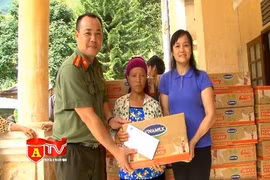 Sẻ chia vất vả, khó khăn với đồng bào vùng lũ Hà Giang