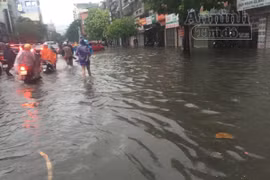 Mưa lớn kéo dài, Hải Phòng chìm trong "biển nước"