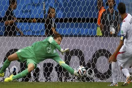 Vào sân 1 phút, người hùng Tim Krul giúp Hà Lan loại Costa Rica ở loạt “đấu súng”