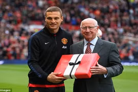 Ryan Giggs úp mở, Nemanja Vidic nghẹn ngào nói lời từ biệt