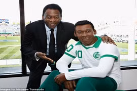 Huyền thoại bóng đá Pele được CLB cũ dựng tượng sáp