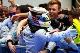 F1 chặng Malaysia: Hamilton cùng Mercedes thống trị đường đua Sepang