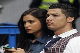 Ronaldo đưa bồ đi du hí trước thềm El Clasico