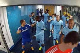 Lộ clip sao Man City và Chelsea “tẩn” nhau trong đường hầm