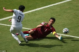 Marchisio nhận thẻ đỏ, 10 cầu thủ Italia “gục ngã” trước Uruguay