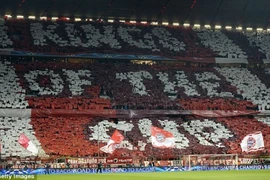 Bayern thi hành “lệnh cấm vận” của UEFA trên khán đài