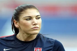 Thủ thành xinh đẹp tuyển Mỹ bị bắt vì bạo lực gia đình