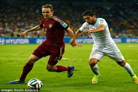 Nga ngậm ngùi “cầm vàng lại để vàng rơi”, Algeria làm nên lịch sử