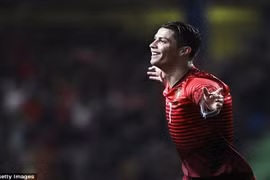 Lập cú đúp vào lưới Cameroon, Ronaldo đi vào lịch sử bóng đá Bồ Đào Nha