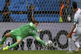 Vào sân 1 phút, người hùng Tim Krul giúp Hà Lan loại Costa Rica ở loạt “đấu súng”