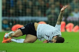 Arsenal dính “virus FIFA”, Wilshere nghỉ 6 tuần