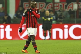 Balotelli “khoe” ảnh trị liệu đặc biệt